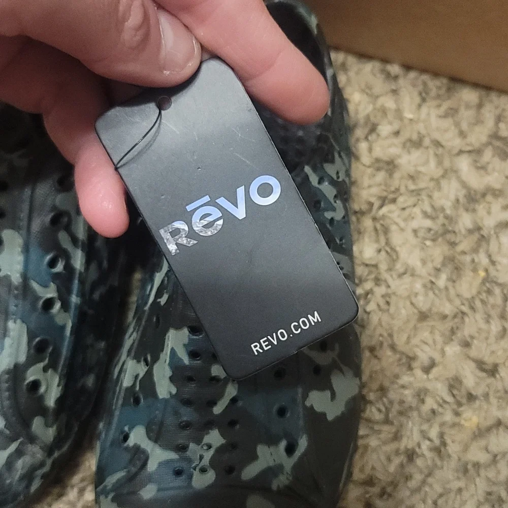 REVO TODDLER CAMO WATER SHOES/SNEAKERS: GREEN/BLACK CAMO: NWT: SZ 7/8